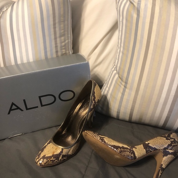 Hey ladies!  These Snake Skin high heels are where it’s at!  Take a look!! - Picture 5 of 8